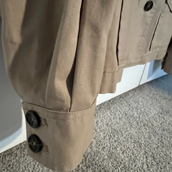 Talbots Women's Tan Jacket w/torte-shell buttons size 14P EUC - Picture 4 of 9